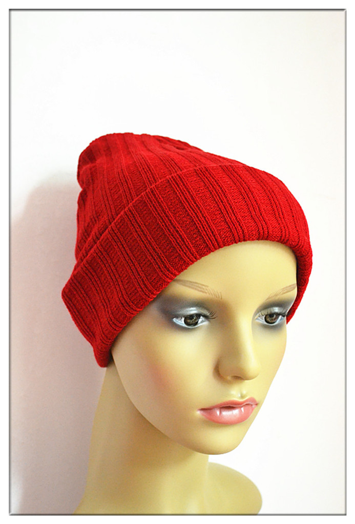 厂家长期生产各种女款针织羊角帽多个颜色可选