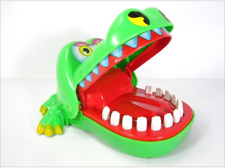 免费代销代发货大号咬手鳄鱼咬手鳄鱼整蛊玩具创新玩具
