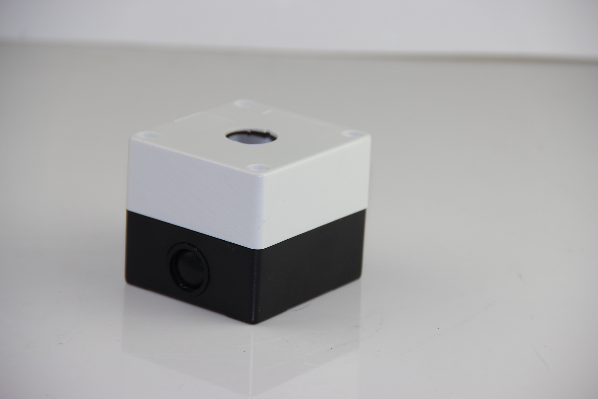 供应白色1位开关盒 单孔按钮盒 塑料按钮盒 孔径22mm