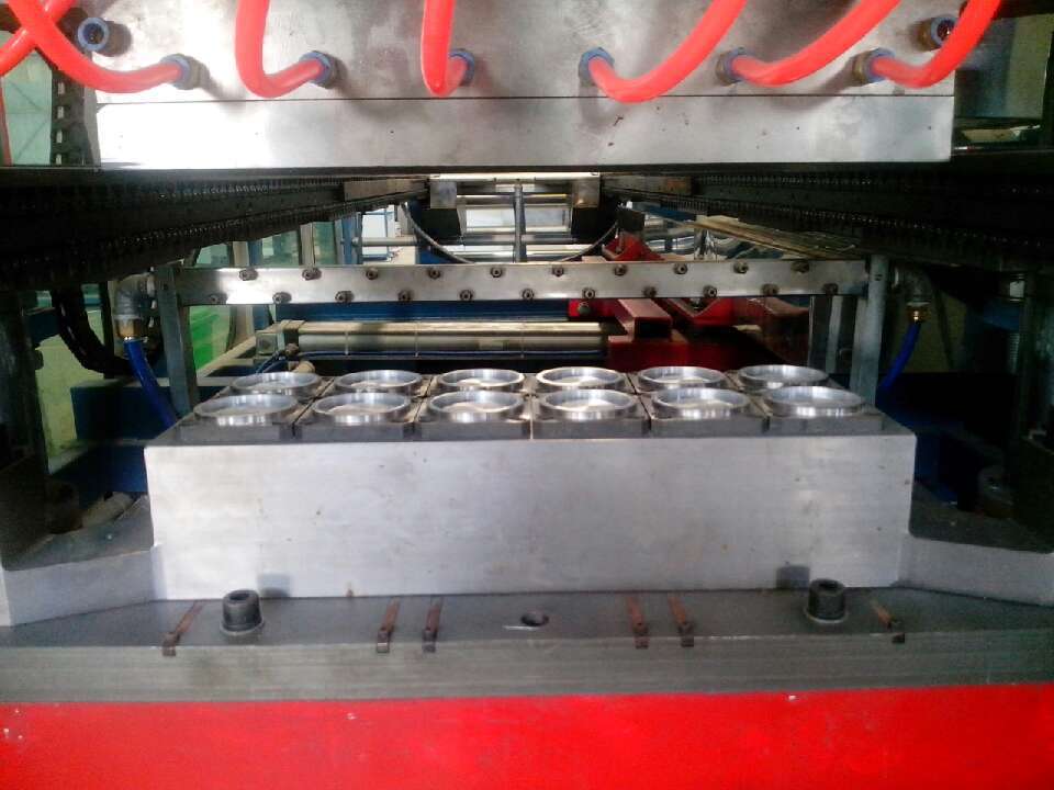 供应出售全新快餐杯航空杯全自动塑料杯制杯机