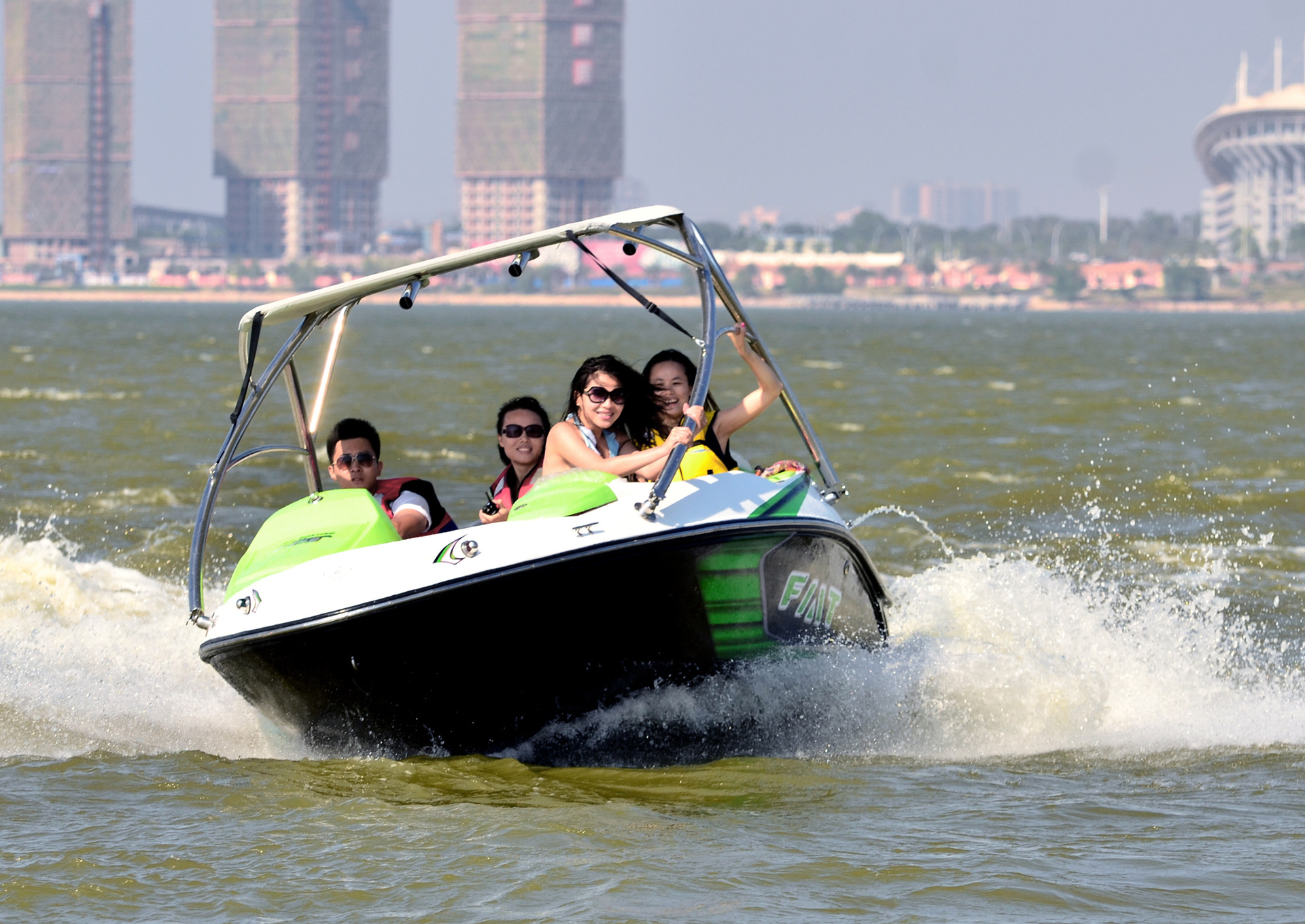 供应小型运动快艇,高速艇,海钓船,休闲游