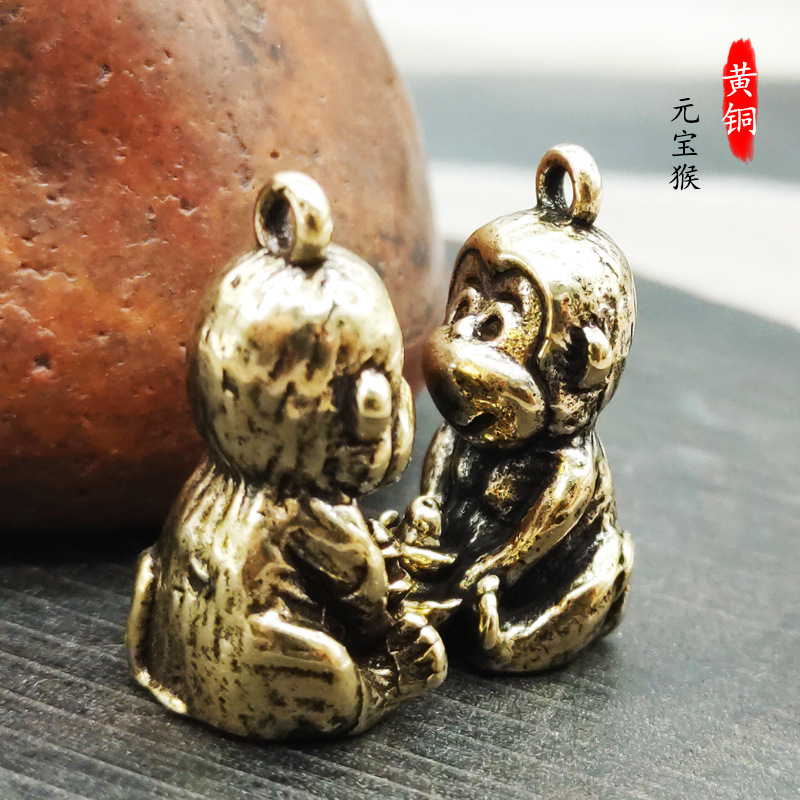 Retro Pure Copper Monkey Holding Ingot Key Pendants Zodiac Monkey Creative Craft Gift