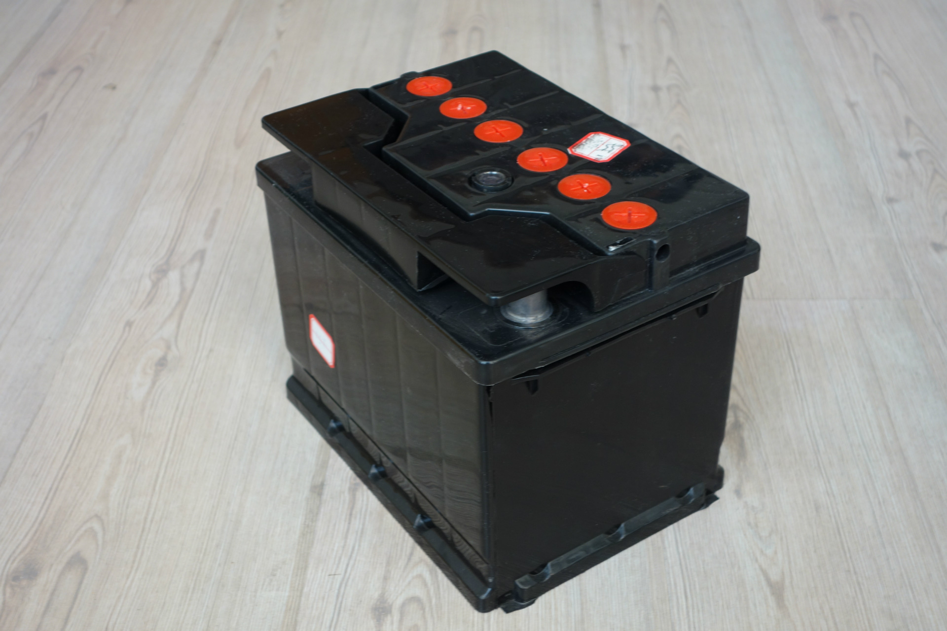 厂家直销 可加液蓄电池外壳 铅酸蓄电池外壳din55h 品.