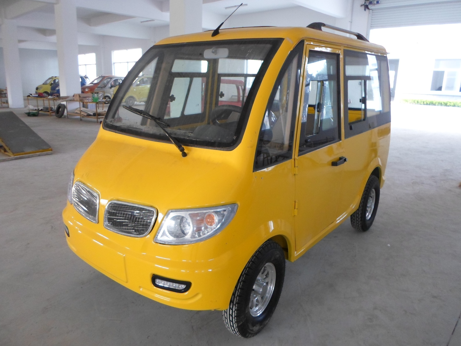 4轮成人电动代步车,电动车,电动代步车,电动轿车
