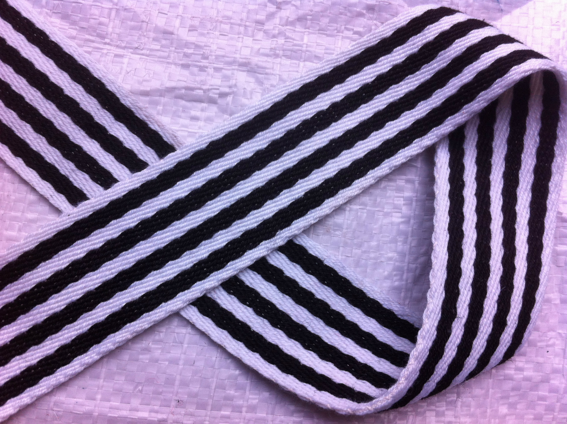 登泉织带厂家供应3.8cm涤棉黑白相间斜纹条纹帆布带