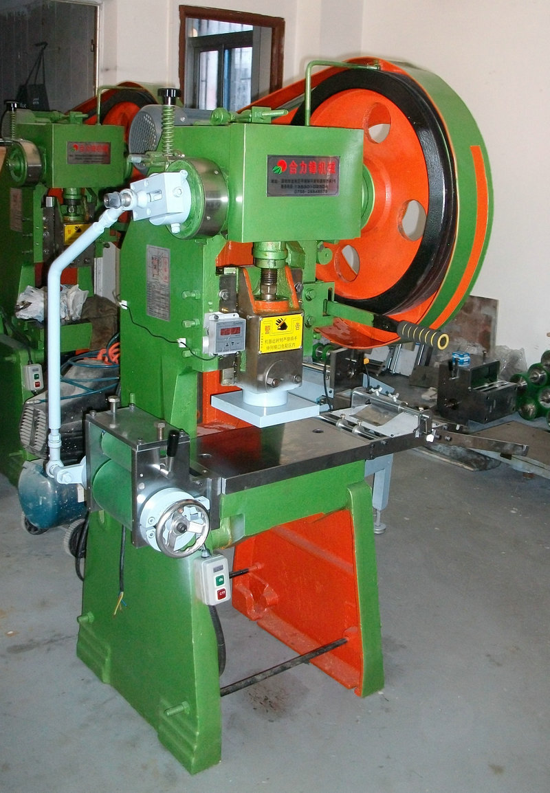 厂家直销 电动珍珠棉定位冲型机 立式魔术贴绝缘冲型机批发