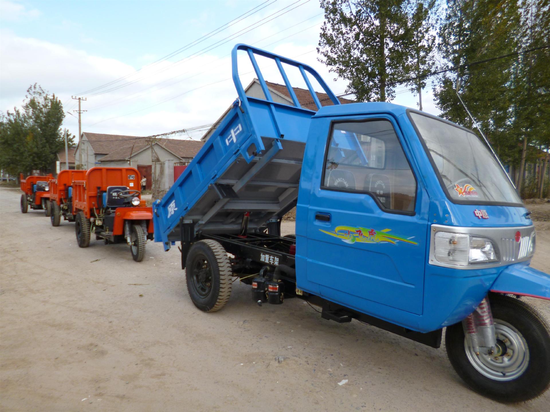 五征小飞虎驾驶室,蜗轮助力转向,真空助力,豪华自卸三轮汽车