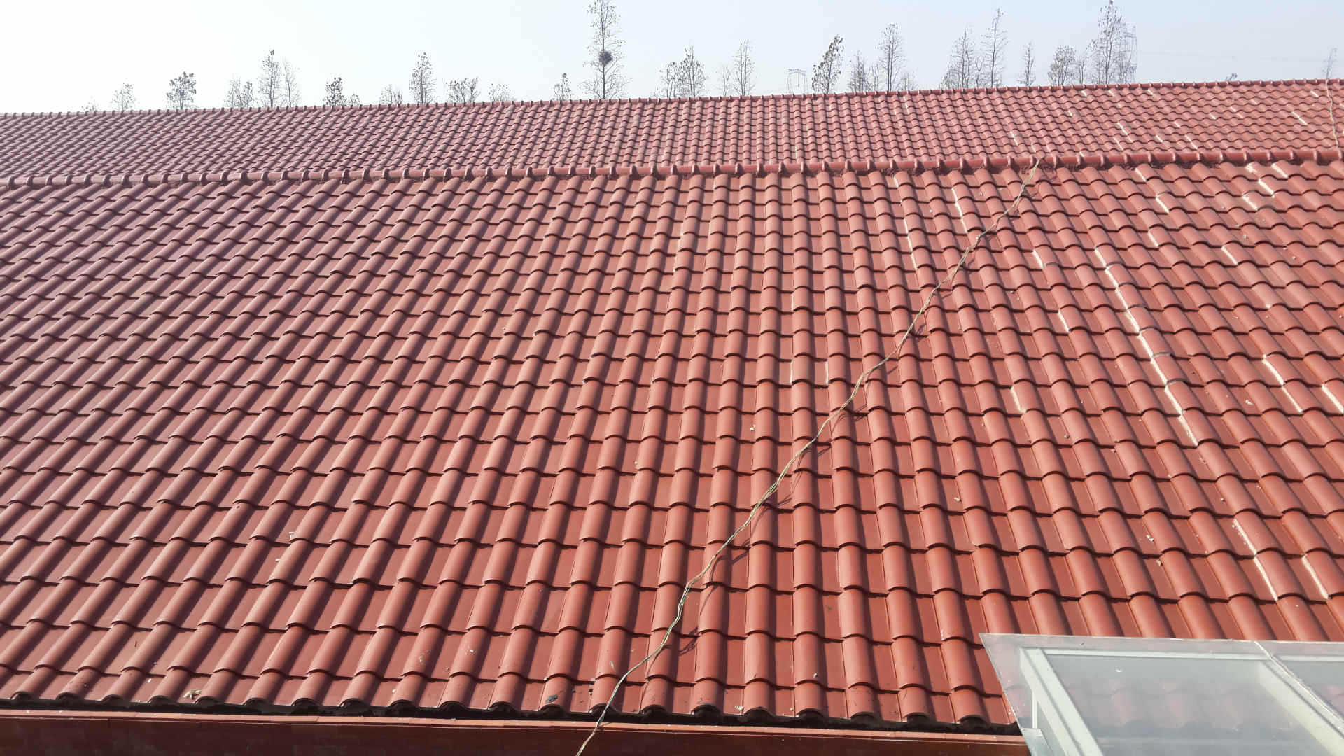 明清徽派用陶瓷瓦.香港小青瓦.各种性能和琉璃瓦接近.