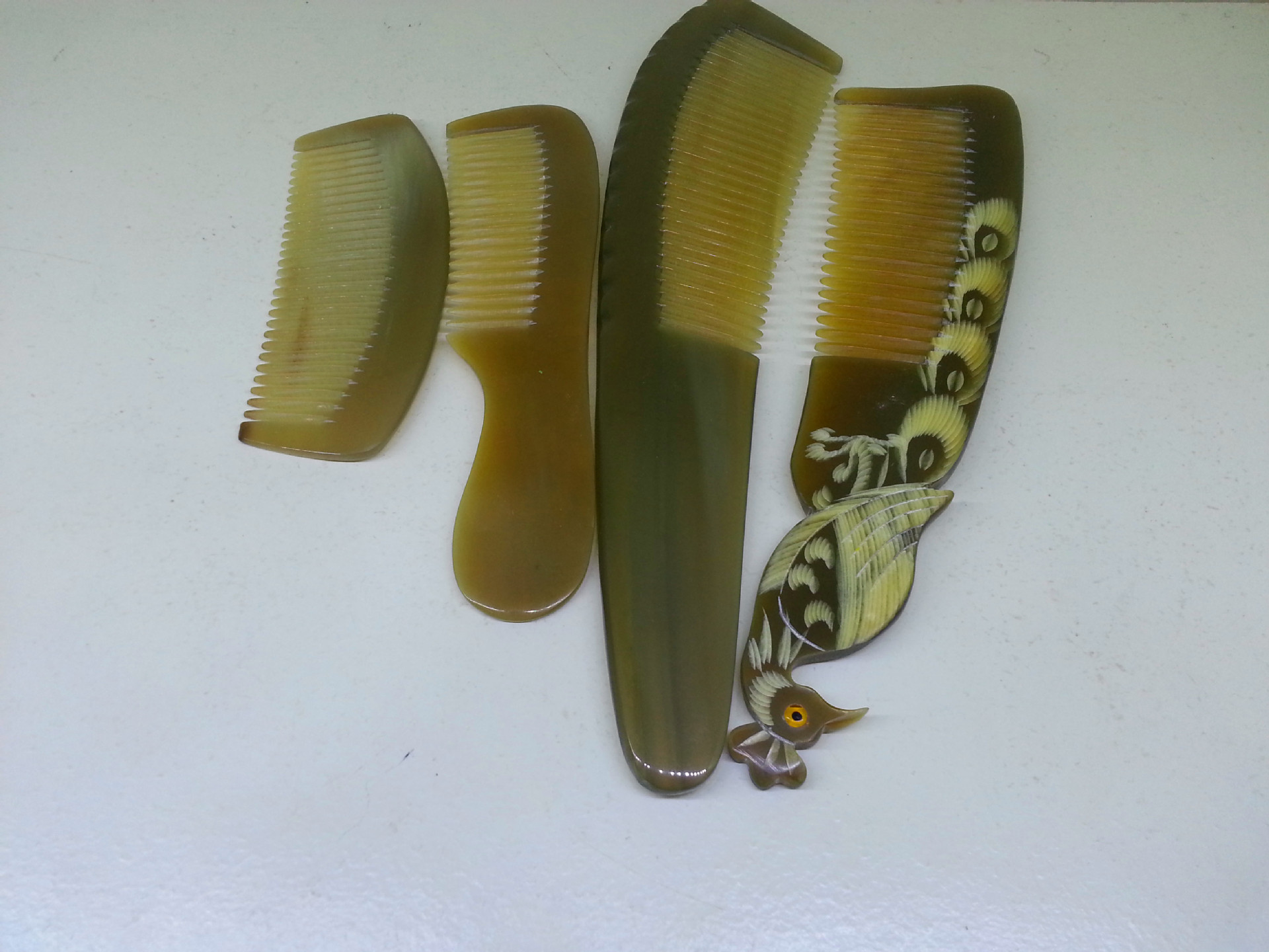 正品白水牛角梳 按摩美发梳 节日礼品梳