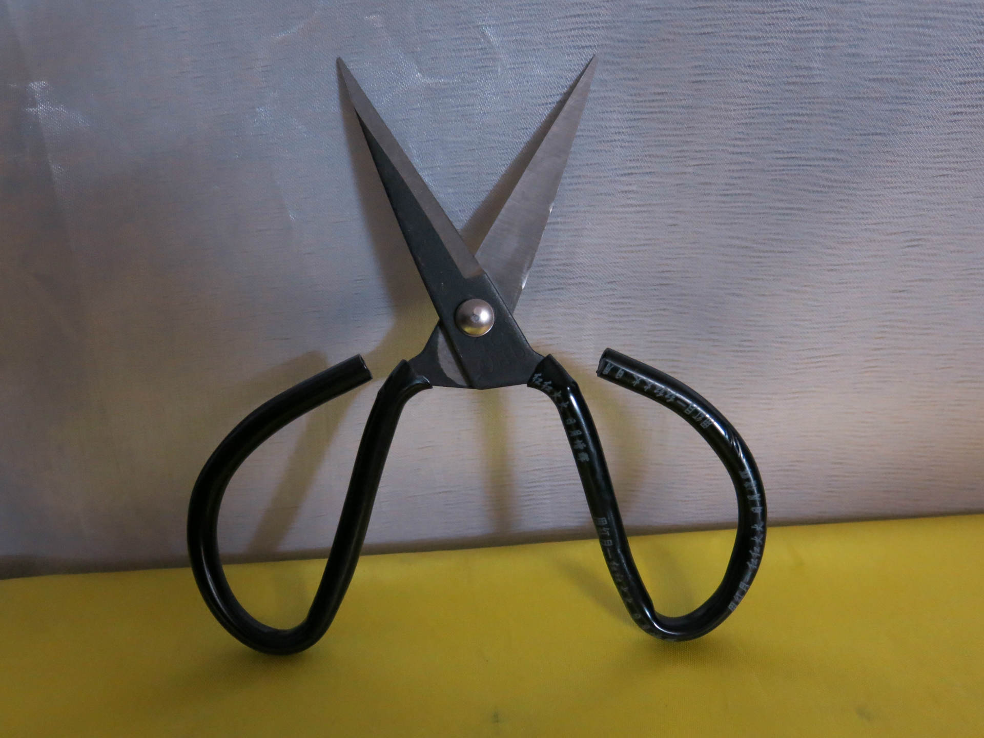 供应【菜刀王】1号黑柄碳钢剪刀 超锋利实用