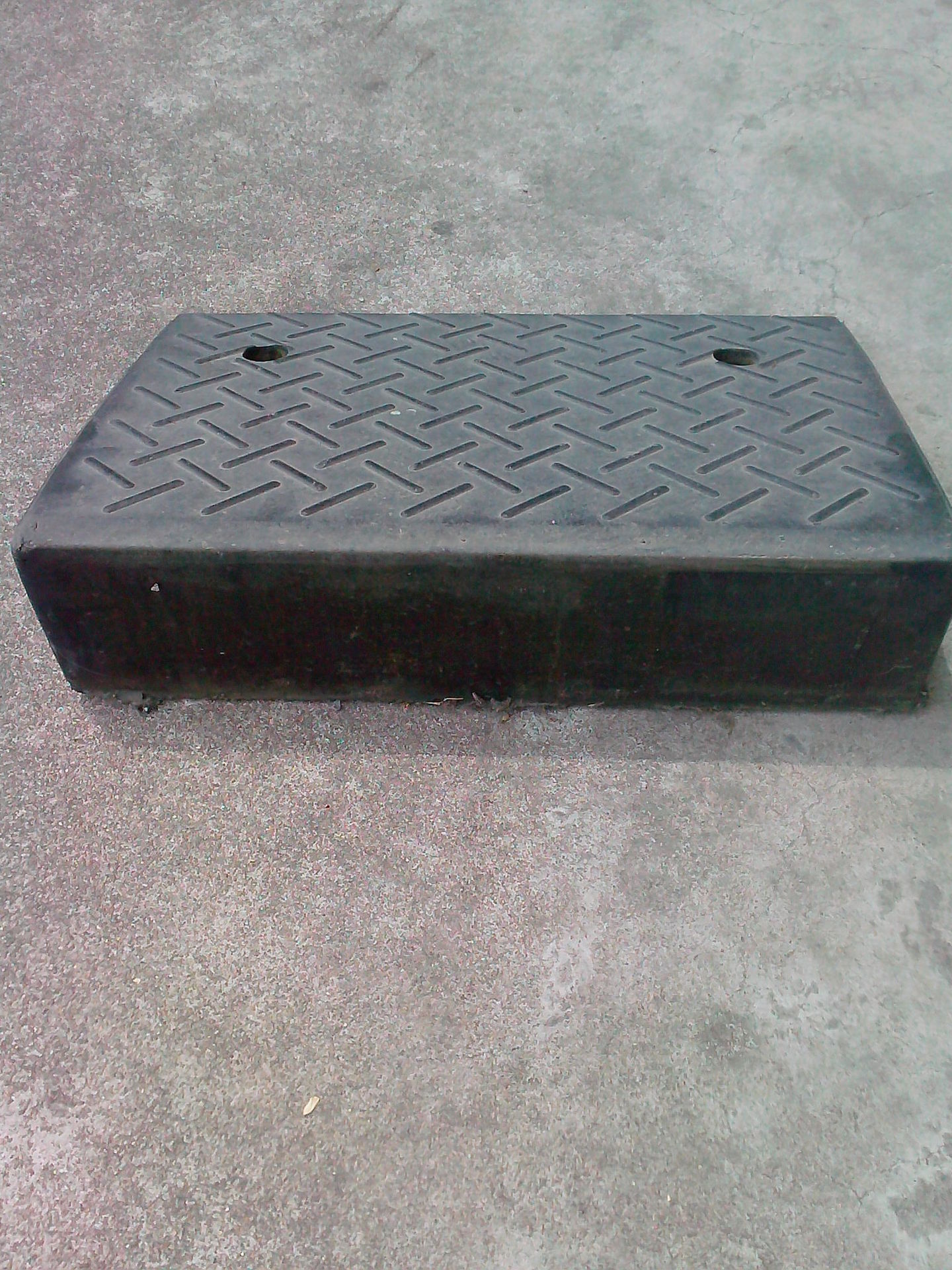 交通设施 橡胶路沿坡斜坡垫 马路牙子车轮斜坡垫 橡胶坡道上坡垫