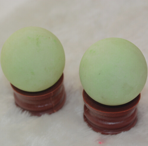 厂家直销天然冰洲石萤石夜明珠原石夜光球夜光石磨砂款发光球批发