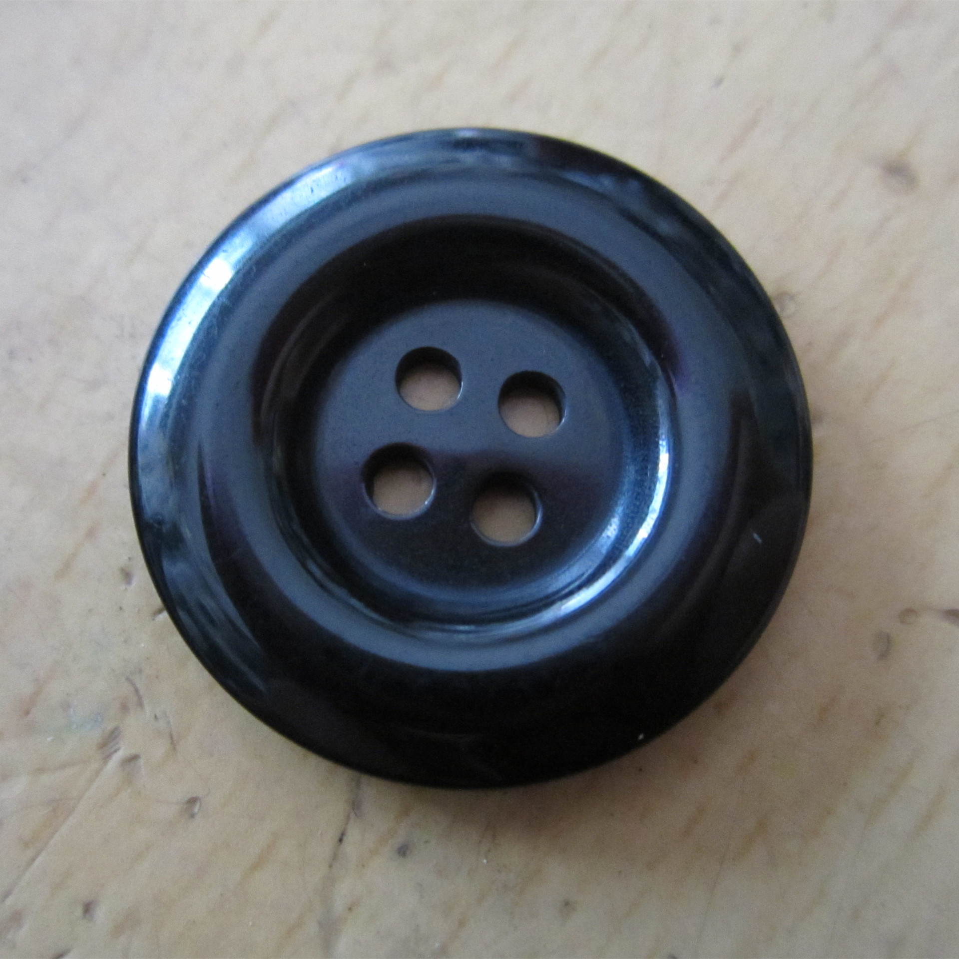 西装纽扣 大衣风衣纽扣 25mm28mm大衣四眼纽扣 扣子特价