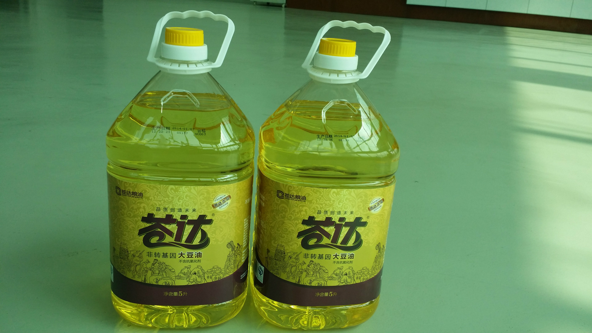 供应 苍达转基因三级大豆油5lx4