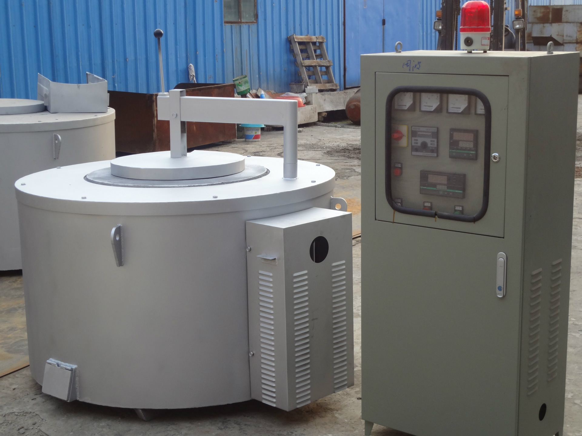 操作前,首先要熟悉热处理工艺规程和所要使用的设备.    2.