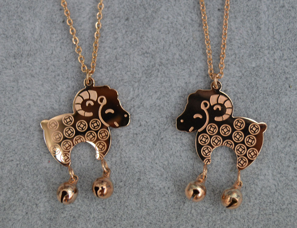 2018新款时尚潮流饰品现货 18k钛钢玫瑰金铃铛招财羊 双面锁骨链