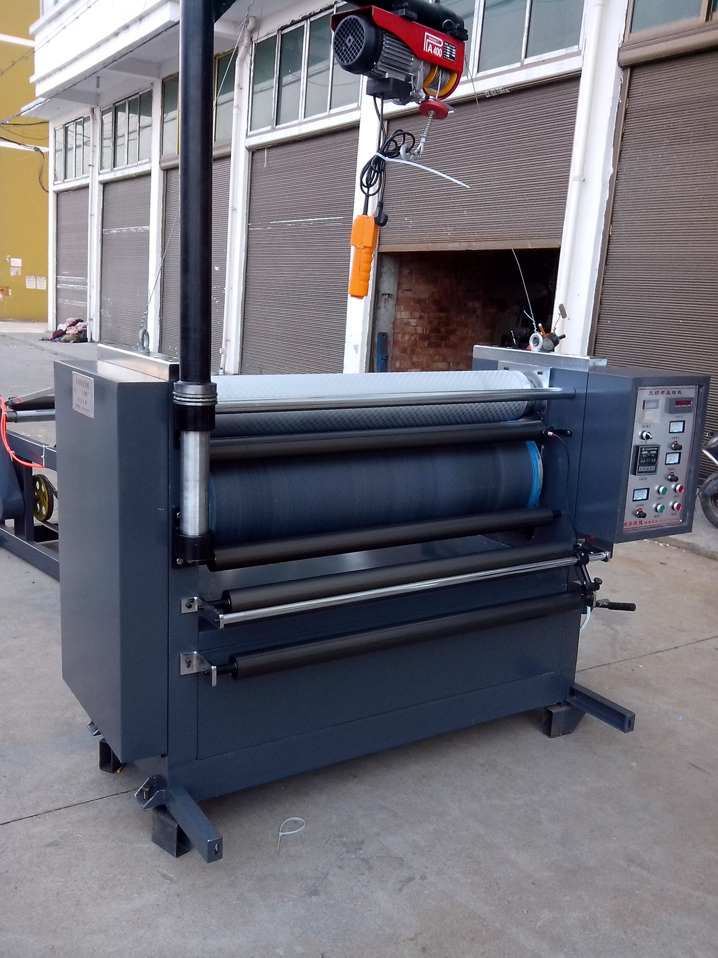 供应鸿泰ht —1050型压纹机花纹辊