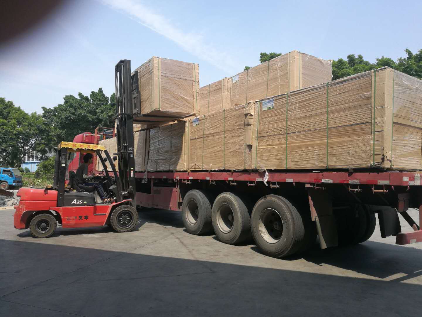 大量供应 2mm中纤板 密度板 高密度板 家具板材