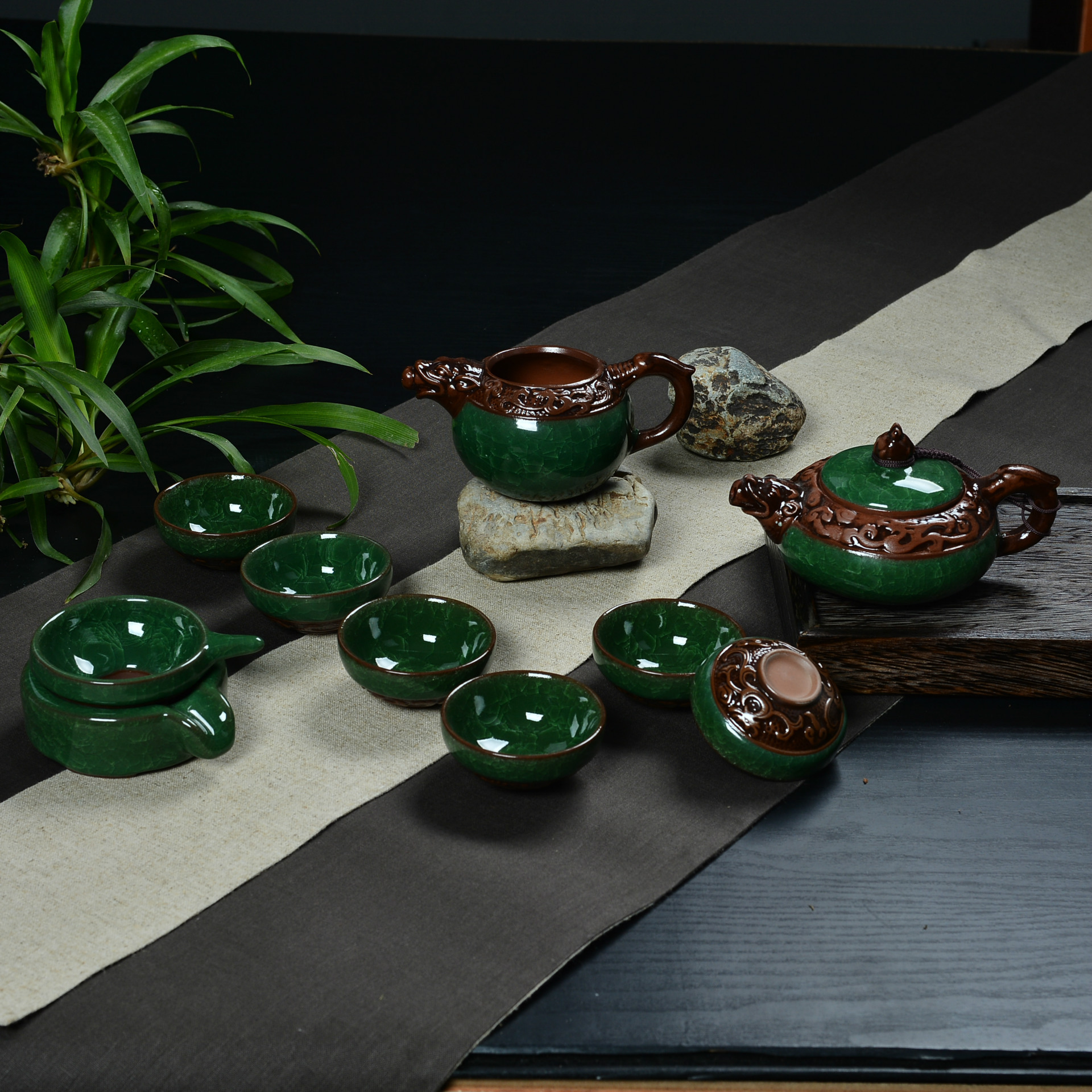 厂家直销 高档10头冰裂浮雕龙茶具套装整套陶瓷功夫茶具套装