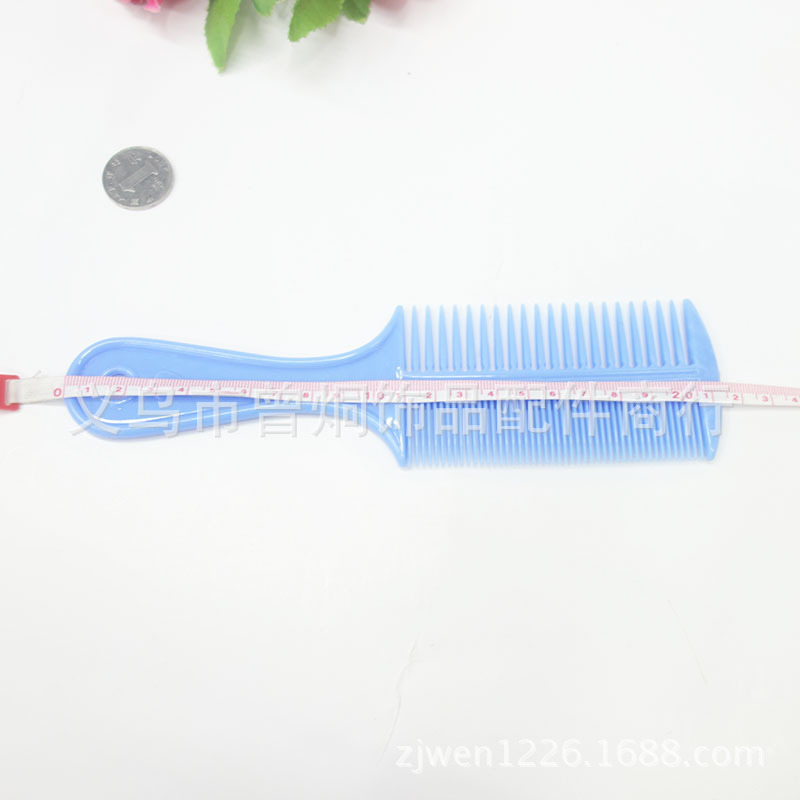 Plastic combs, double-sided dual-purpose combs, coarse and fine teeth combs, handles combs, colorful one-yuan store wholesale pic 3