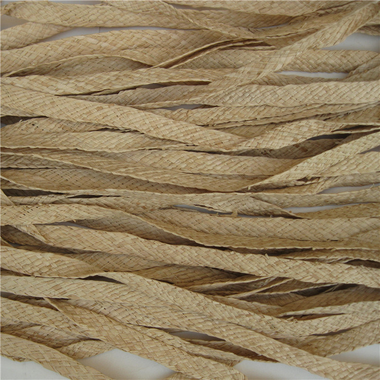 采用 天然蒲草 手工编织而成,七股辫子,1.5厘米宽.