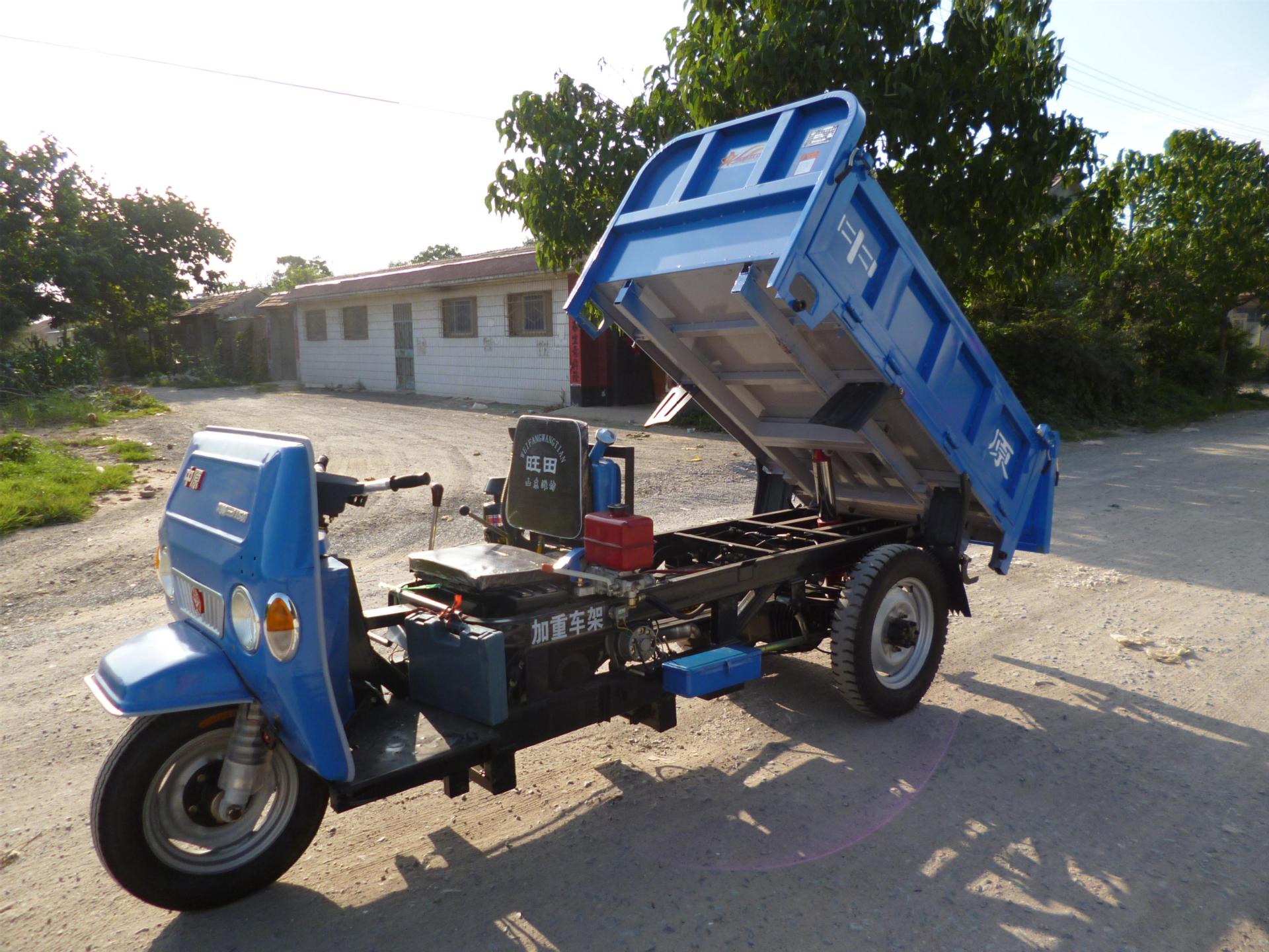 五征小银狐,半封闭式,大载重量,舒适轻便灵活,农用自卸三轮车