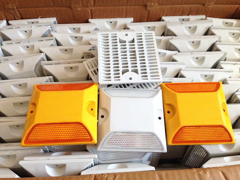 供应 塑料双面反光道钉 突起路标 反光钉