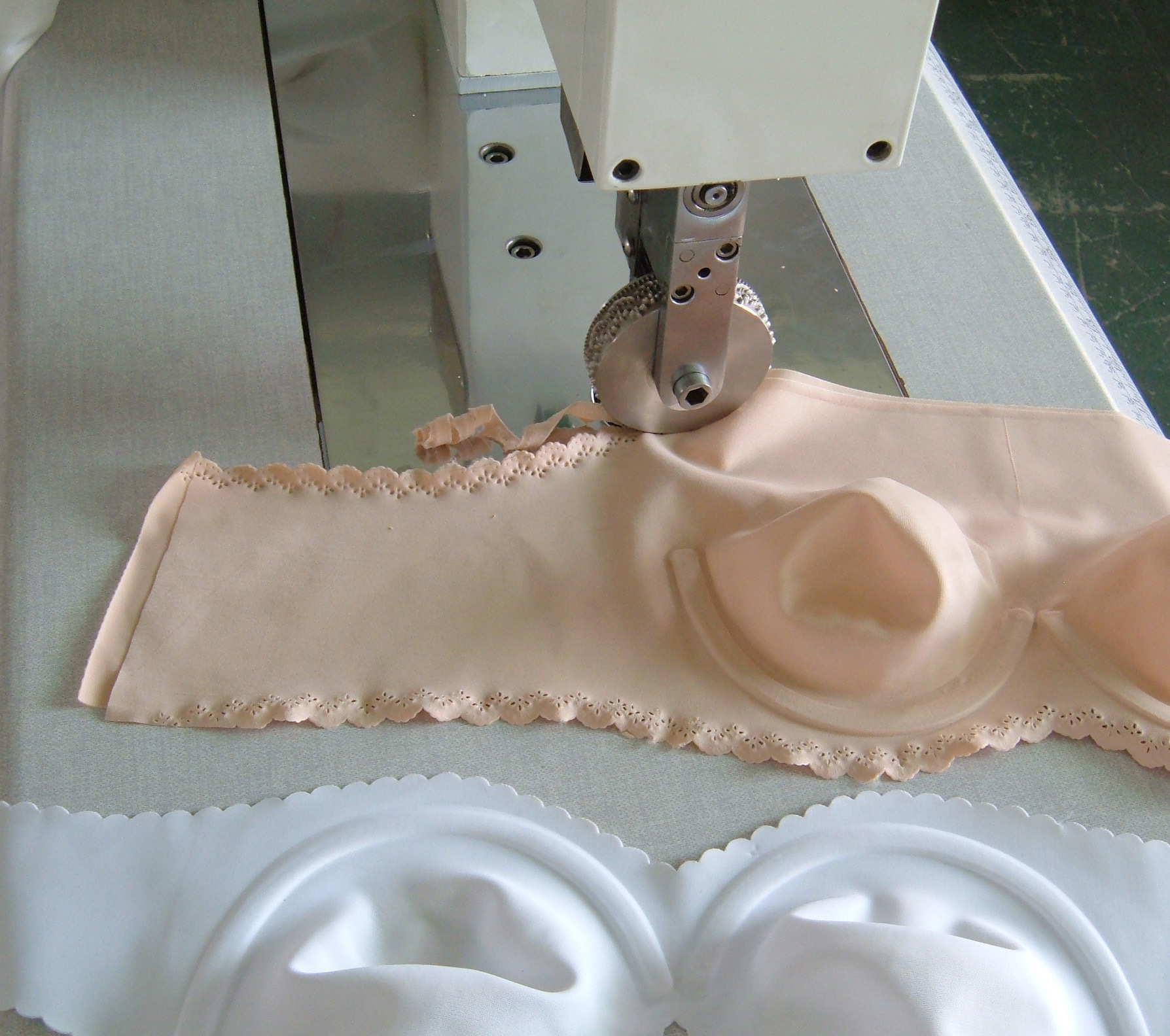 内衣超声波无缝内衣机,中山力洪超声波内衣机 超声波内衣切边机