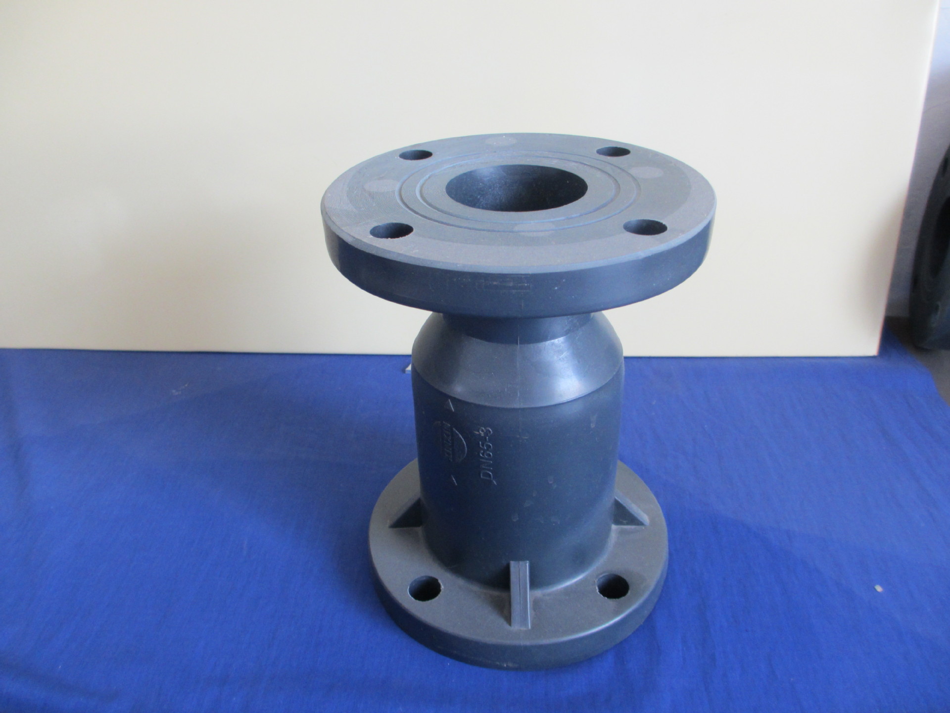 专业生产旋塞式单向阀,pp底阀,白色pp塑料阀门