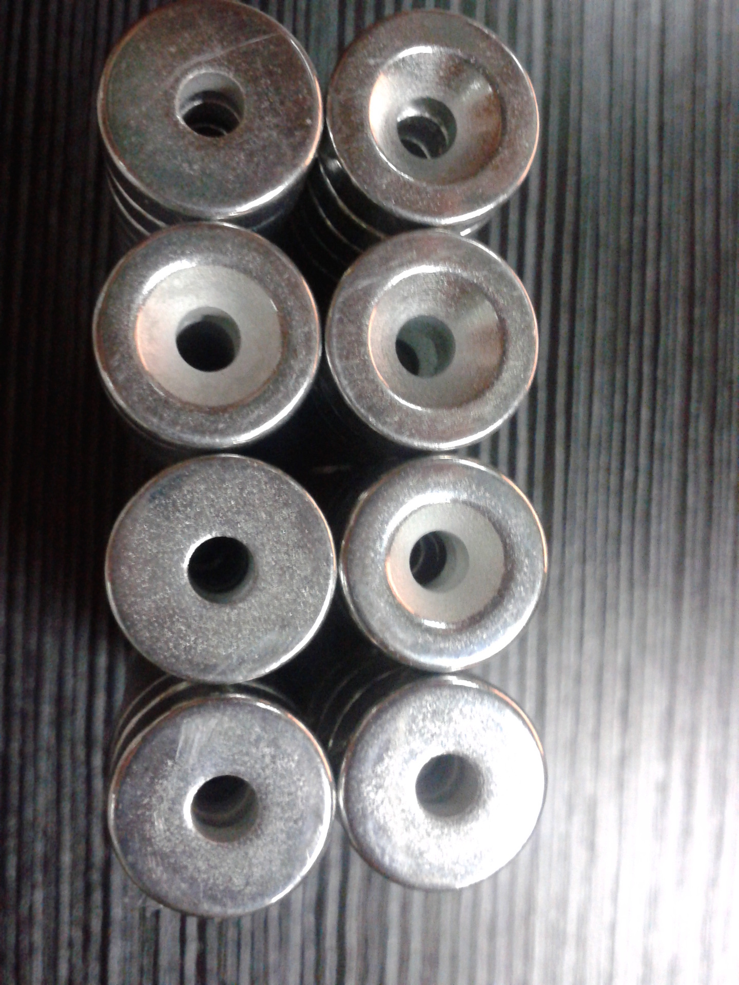 厂家专业生产钕铁硼沉头孔强力磁铁圆环磁铁圆形方形打孔磁铁