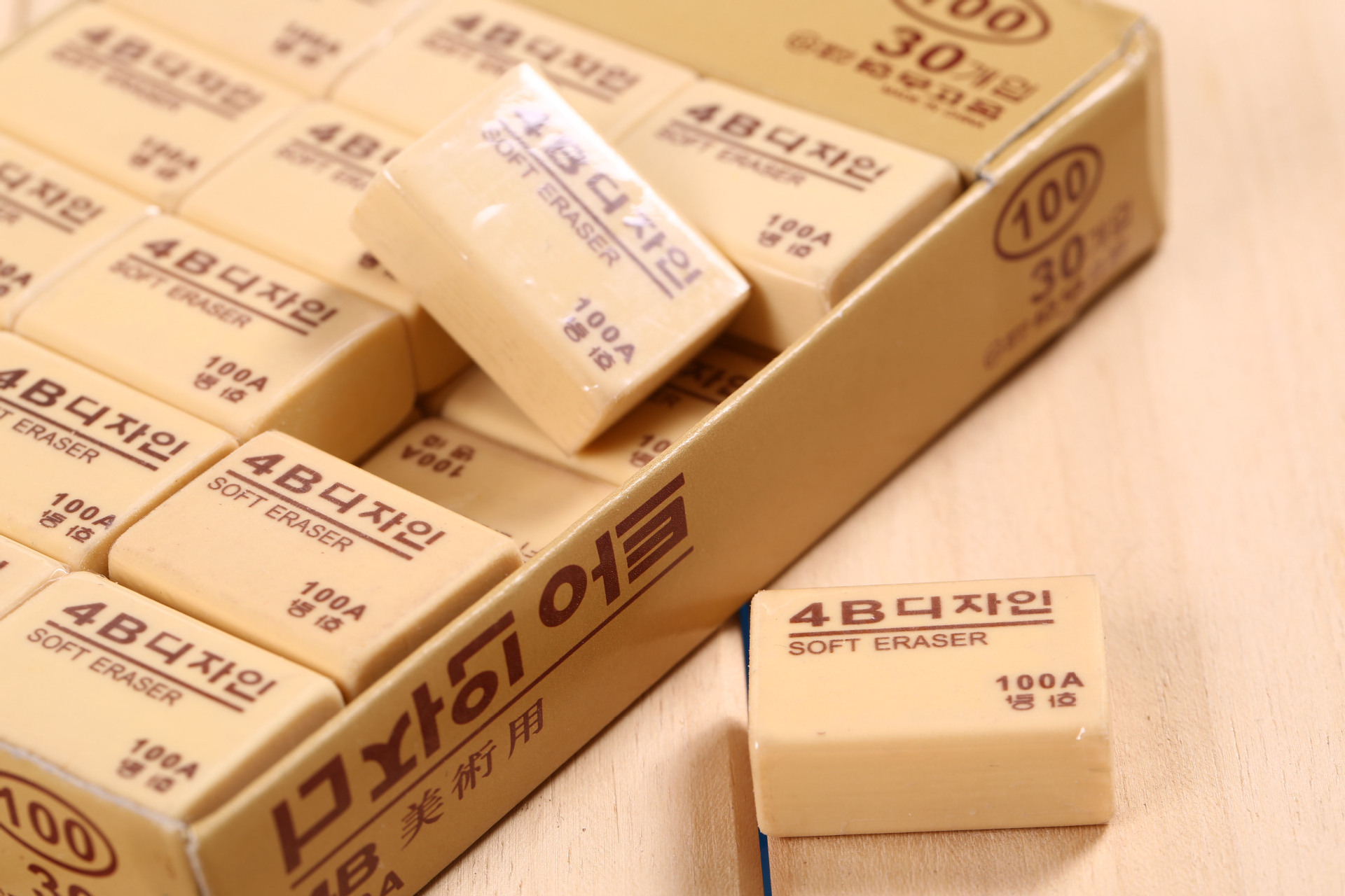 e-0021学生用品文具4b橡皮擦100a手感绘画舒适美述考试用厂家批发