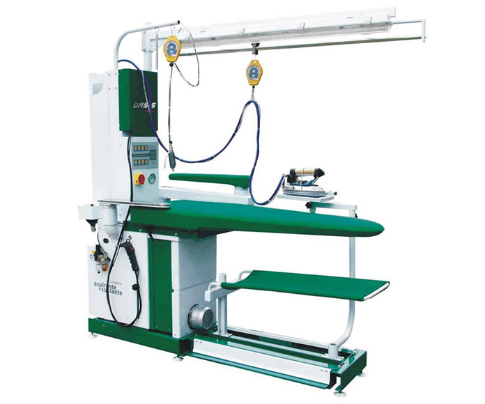 多功能自带发生器吸鼓风熨烫台,该机器可以熨烫各种服装,设备配有去渍