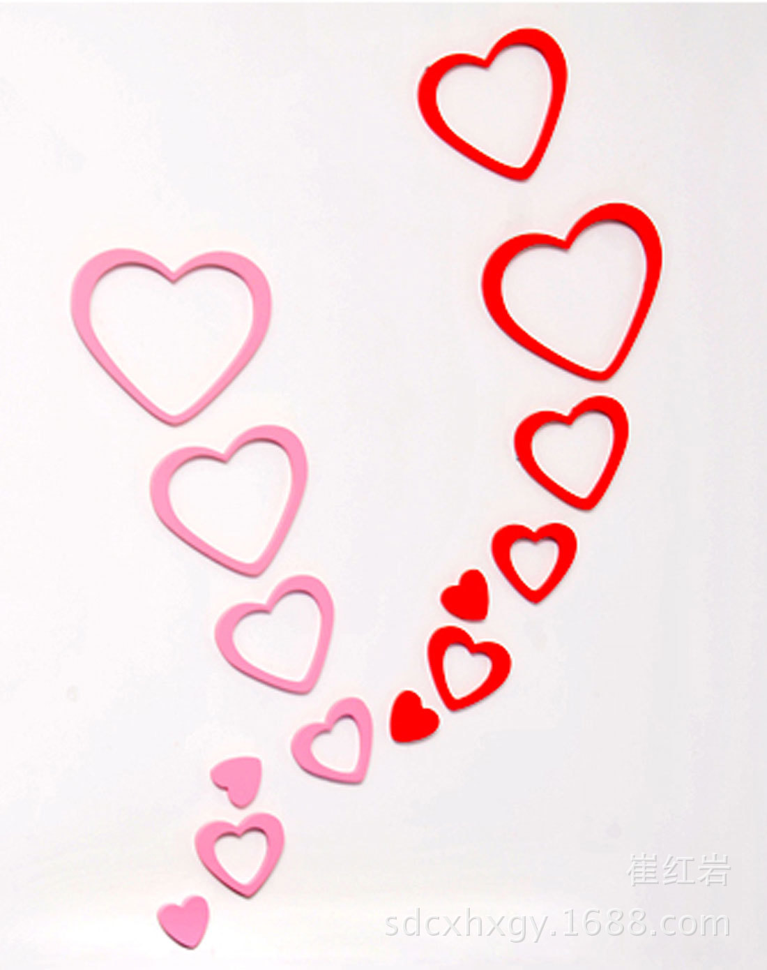 亲,以上价格为一套心形墙贴的价格~每套是4个大小不等的空心和一个