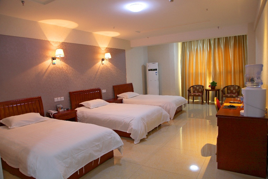 淄博金安酒店 电脑三人间 家庭三人间 三人套房