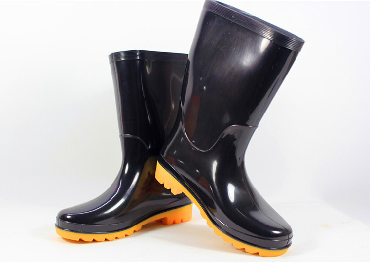 Factory Direct Sales Mid-High Tube Rain Boots Men's High Quality PVC Anti-Slip Rain Boots Two-Color Sole Labor Protection Rubber Shoes Rain Boots Foreign Trade