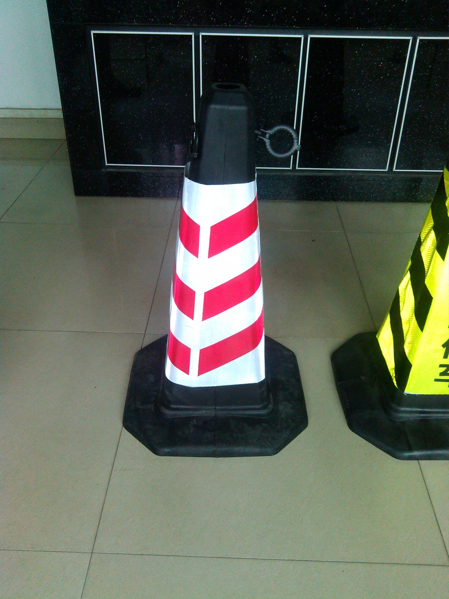 橡塑方锥 pvc方锥 70cm方锥 红白