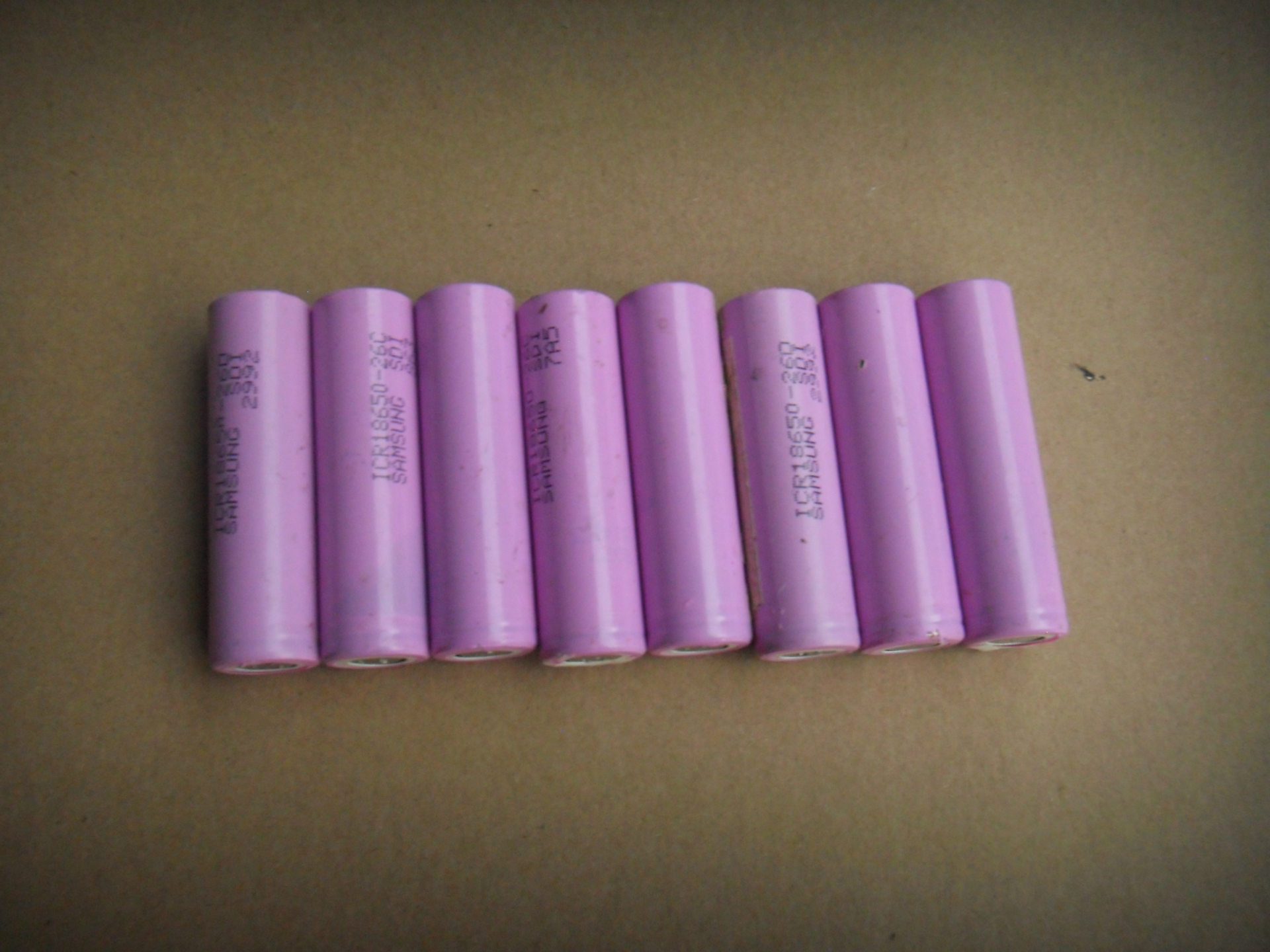 Factory Direct Sales 18650 Imported Lithium Battery 2200mah-2400 MAh