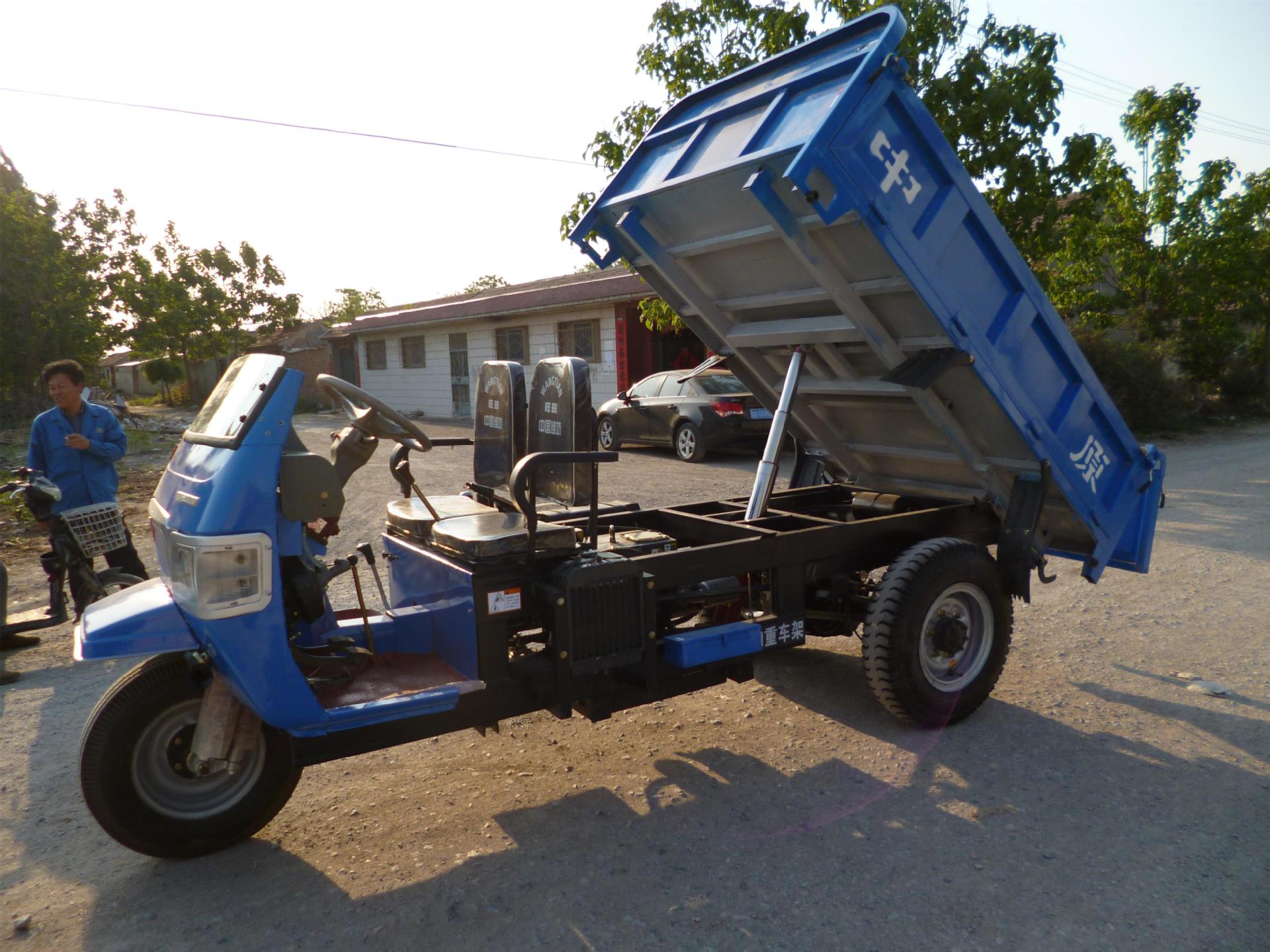 福田豪华半封闭加重车架汽车后桥轴传动农用自卸三轮汽车