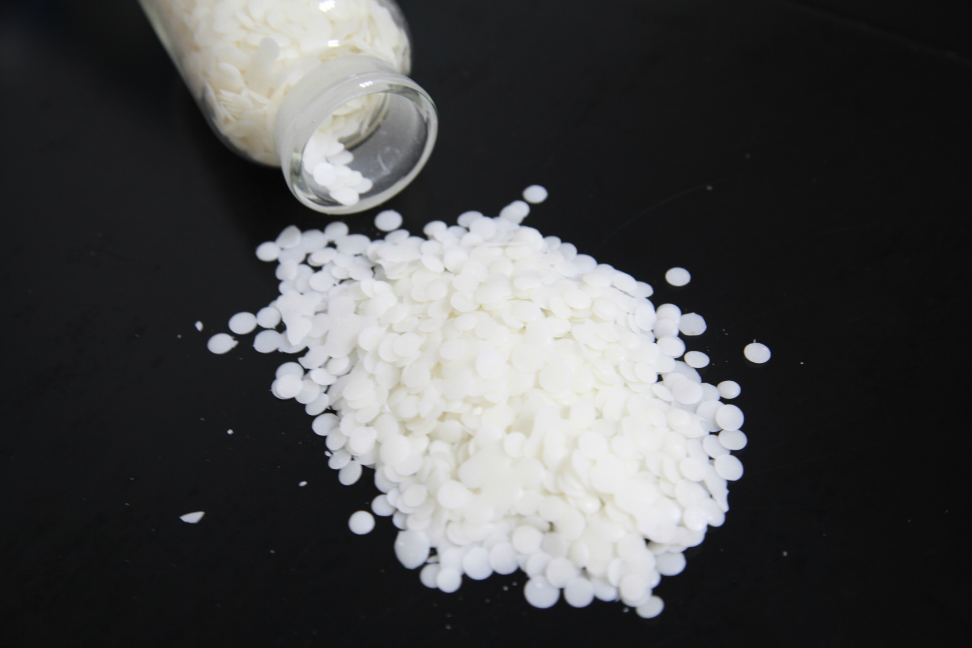 供应色母粒专用pe蜡 塑料光亮剂 聚乙烯蜡110-1