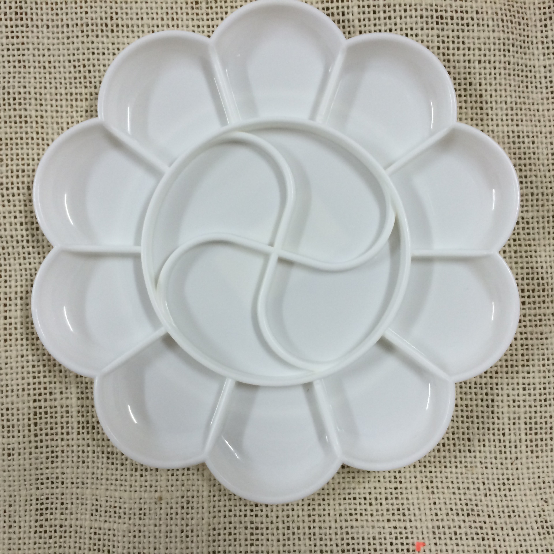 得力9403调色盘水彩调色盒梅花颜料盘促销调色碟颜料