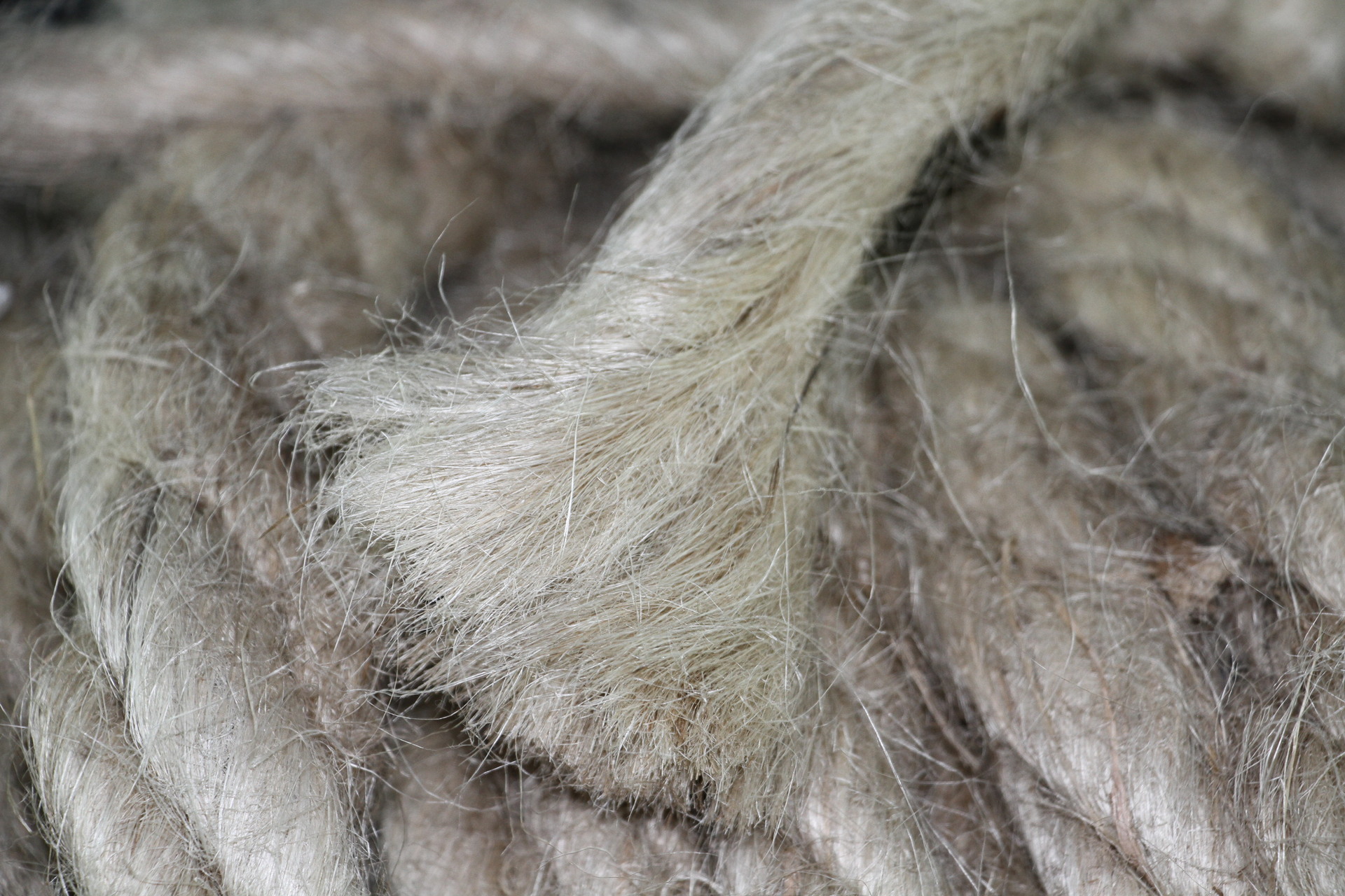 用途:密封管件,填缝补漏 手工制作等等 天然黄油麻丝