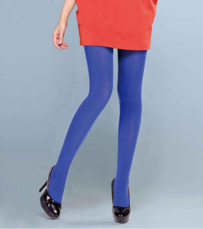 彩色丝袜怎么搭配服装 亮色丝袜配什么颜色连衣裙