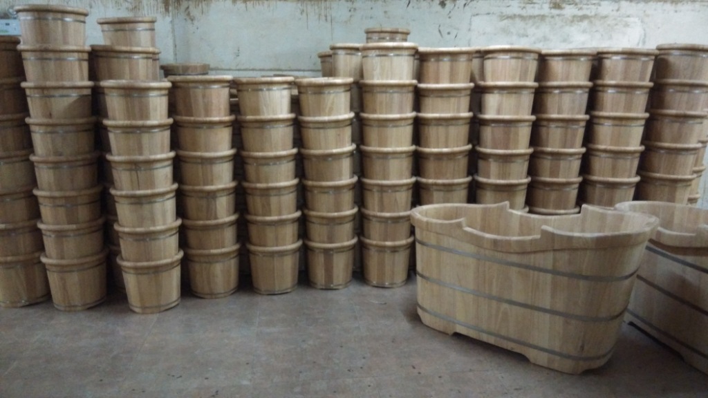 批发正宗香柏木单边四孔舒适款沐浴泡澡洗澡木桶