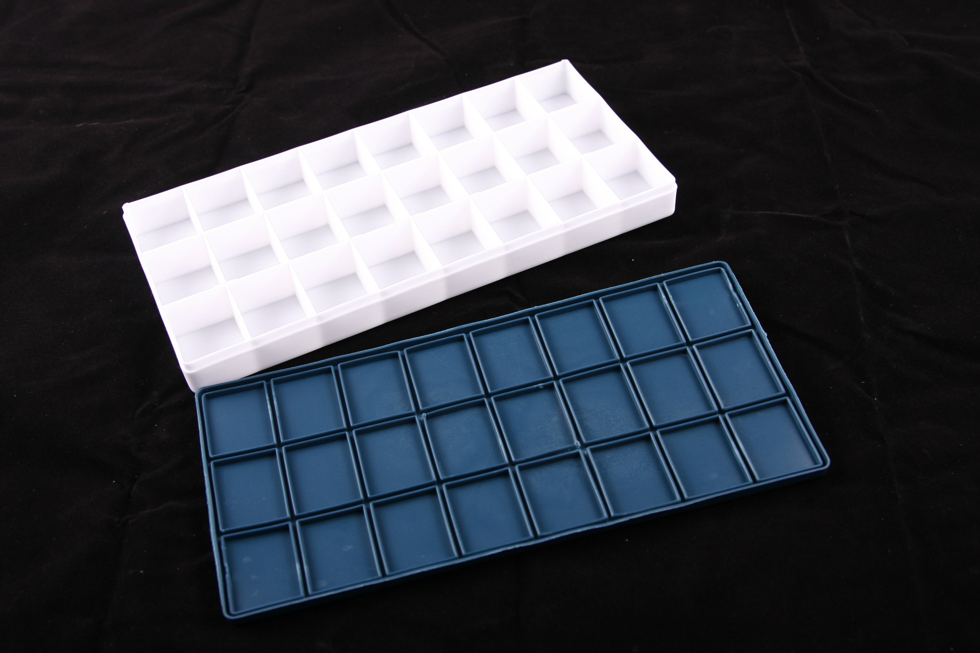 批发水粉颜料盒12/24/36/44/48/58格软盖调色盒加深保湿水彩丙烯