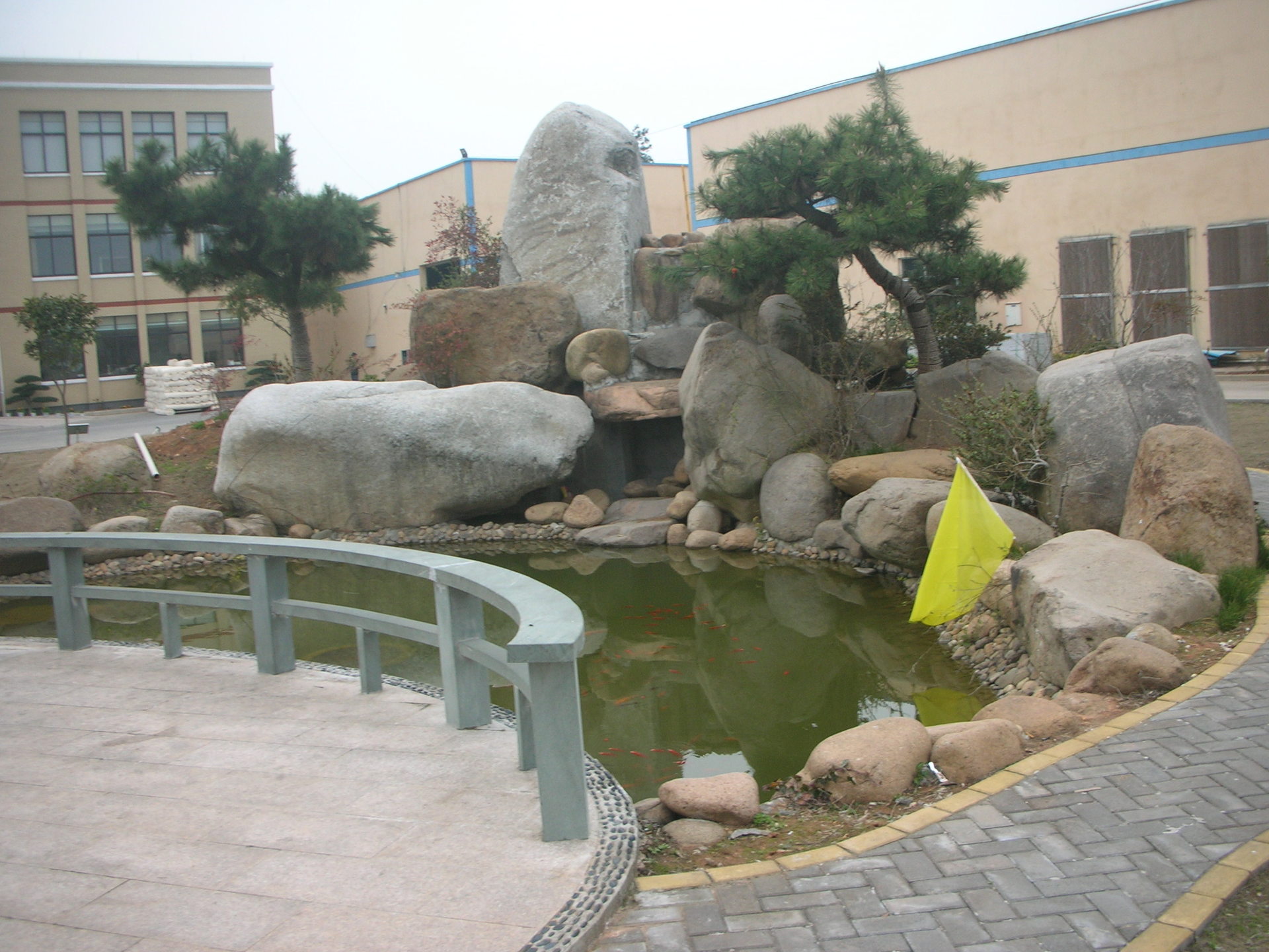 【商家力荐】供应河滩鹅卵石 水冲石 草坪石冲浪石自然园林风景石