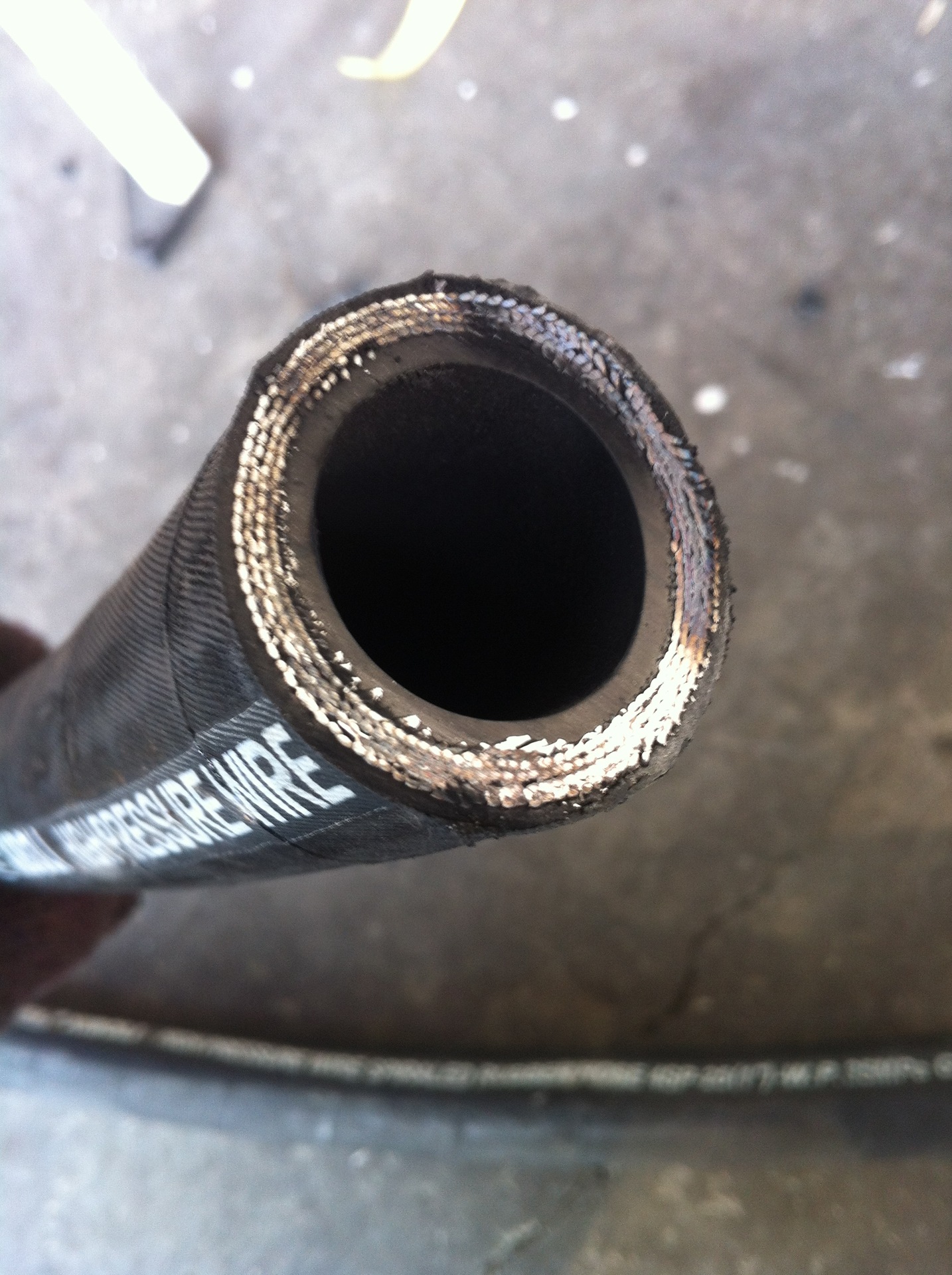 西伯力现货高压钢丝缠绕胶管天然橡胶输油胶管耐高温吸排水