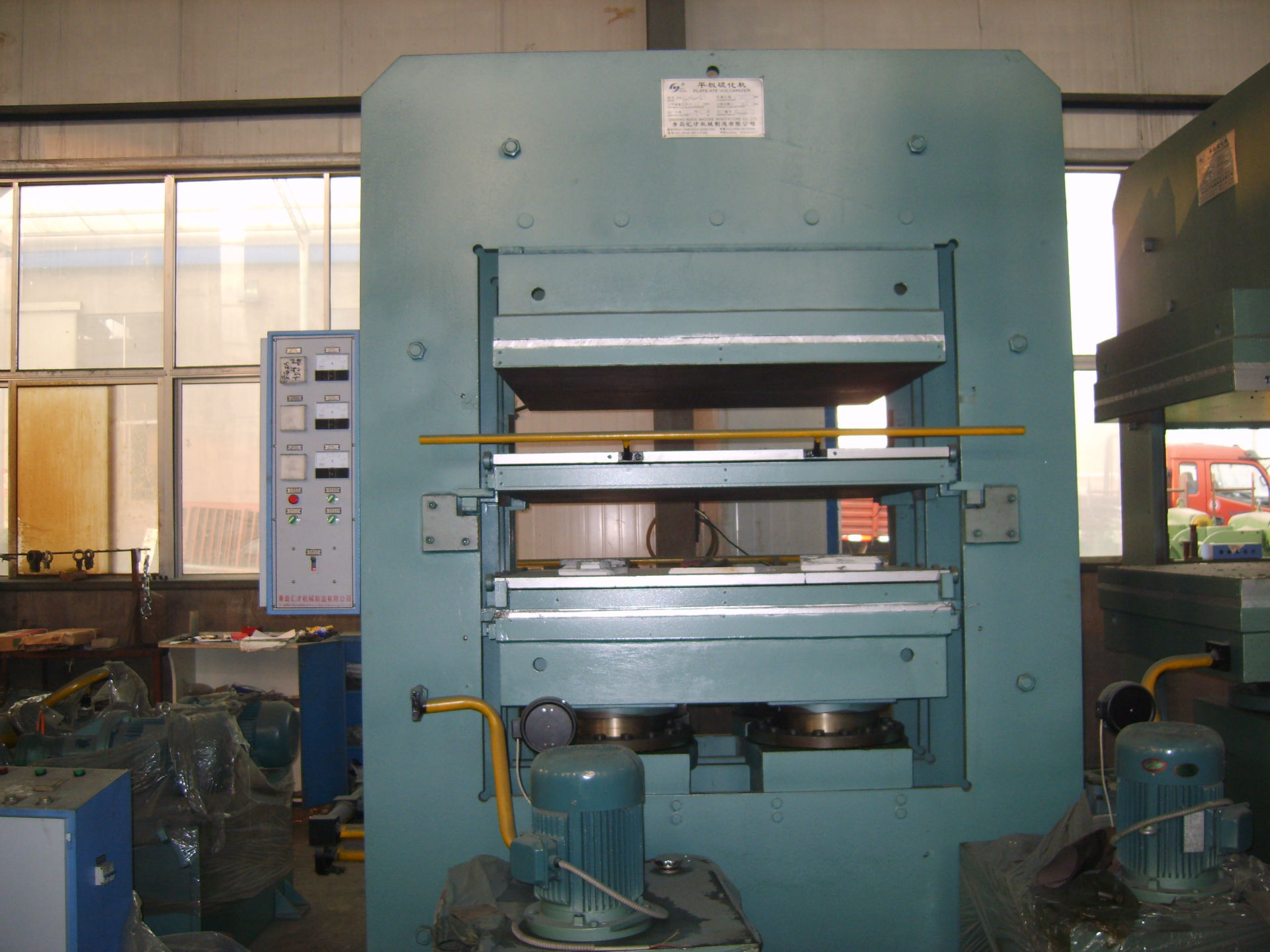 橡胶地毯硫化机 - 机械设备批发网