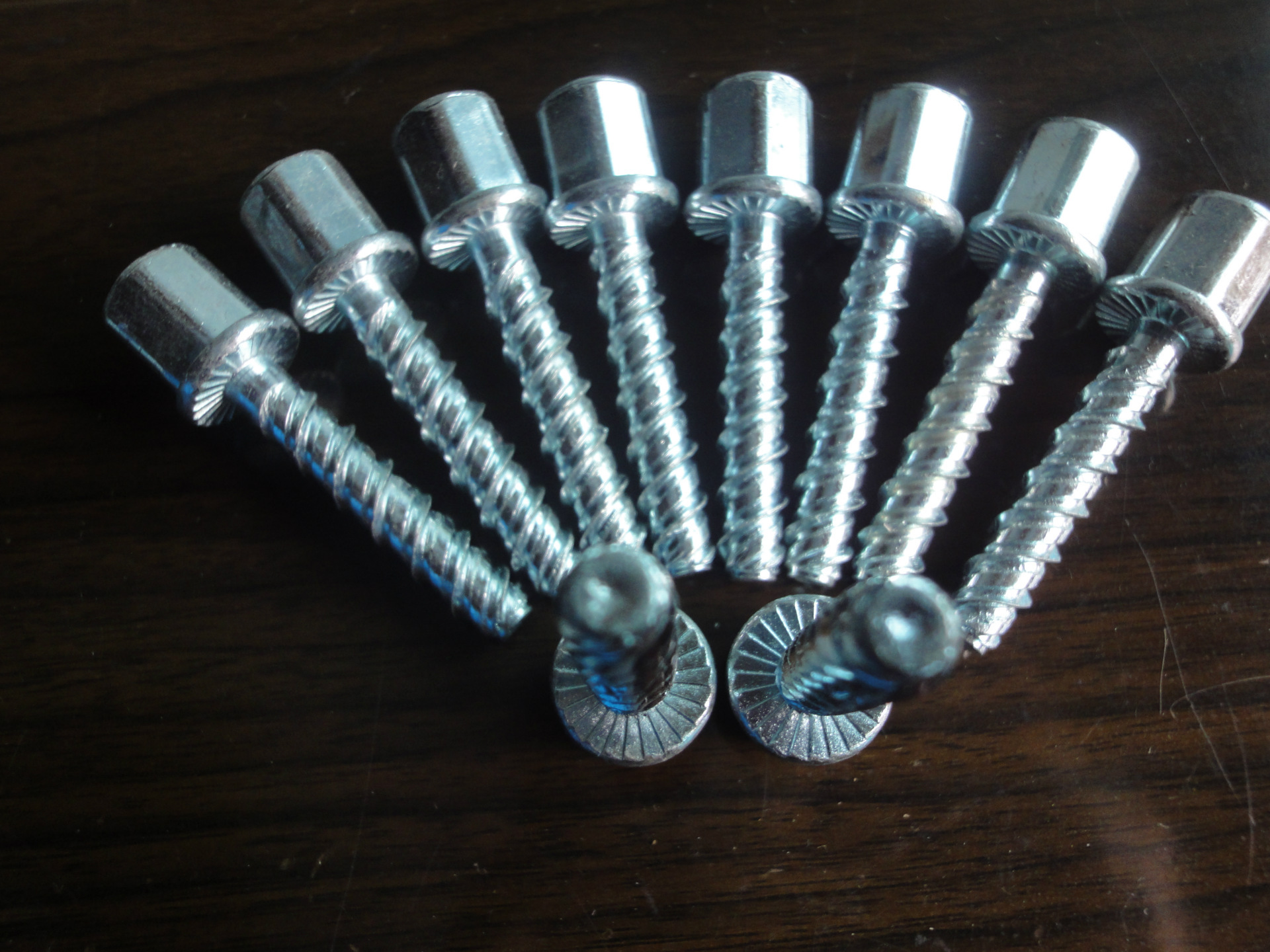 供应新型高品质吊顶螺栓