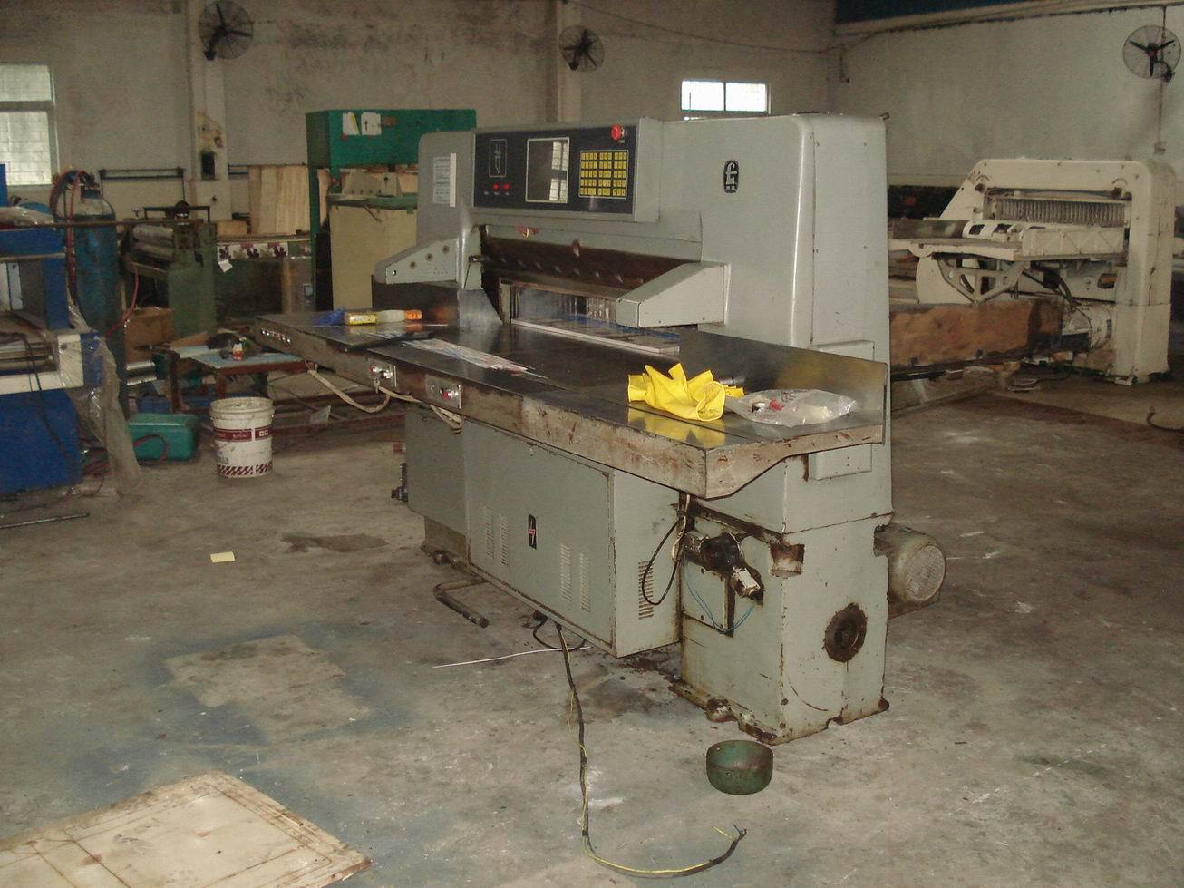 二手上海申威达1150/1300电脑程控切纸机