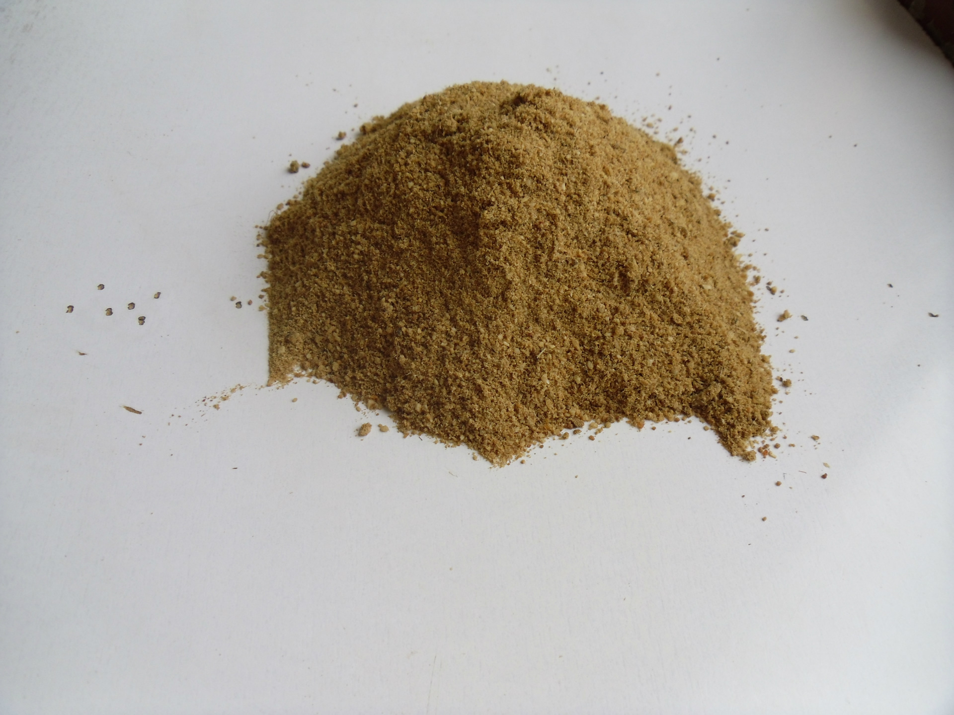 鸡肉粉的主要指标:粗蛋白&ge;65%,粗脂肪&ge;18%,水份&le;10%